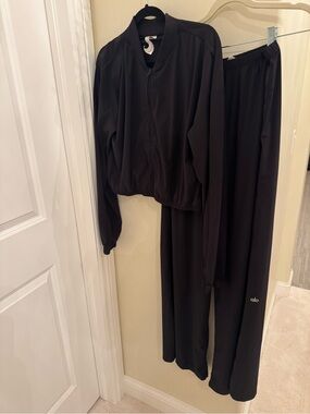 ALO YOGA Breezy 2-Piece Set Cropped Full Zip Jacket-L+ Wide Leg Pants Black-M